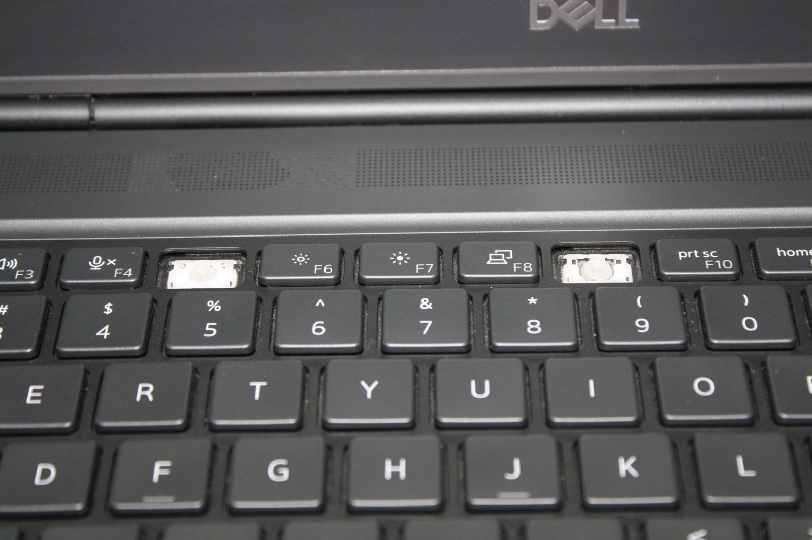 15.6″Dell Precision 7550 i7-10850H 2.70GHz RAM 32GB NVMe 256GB/Keypads missing