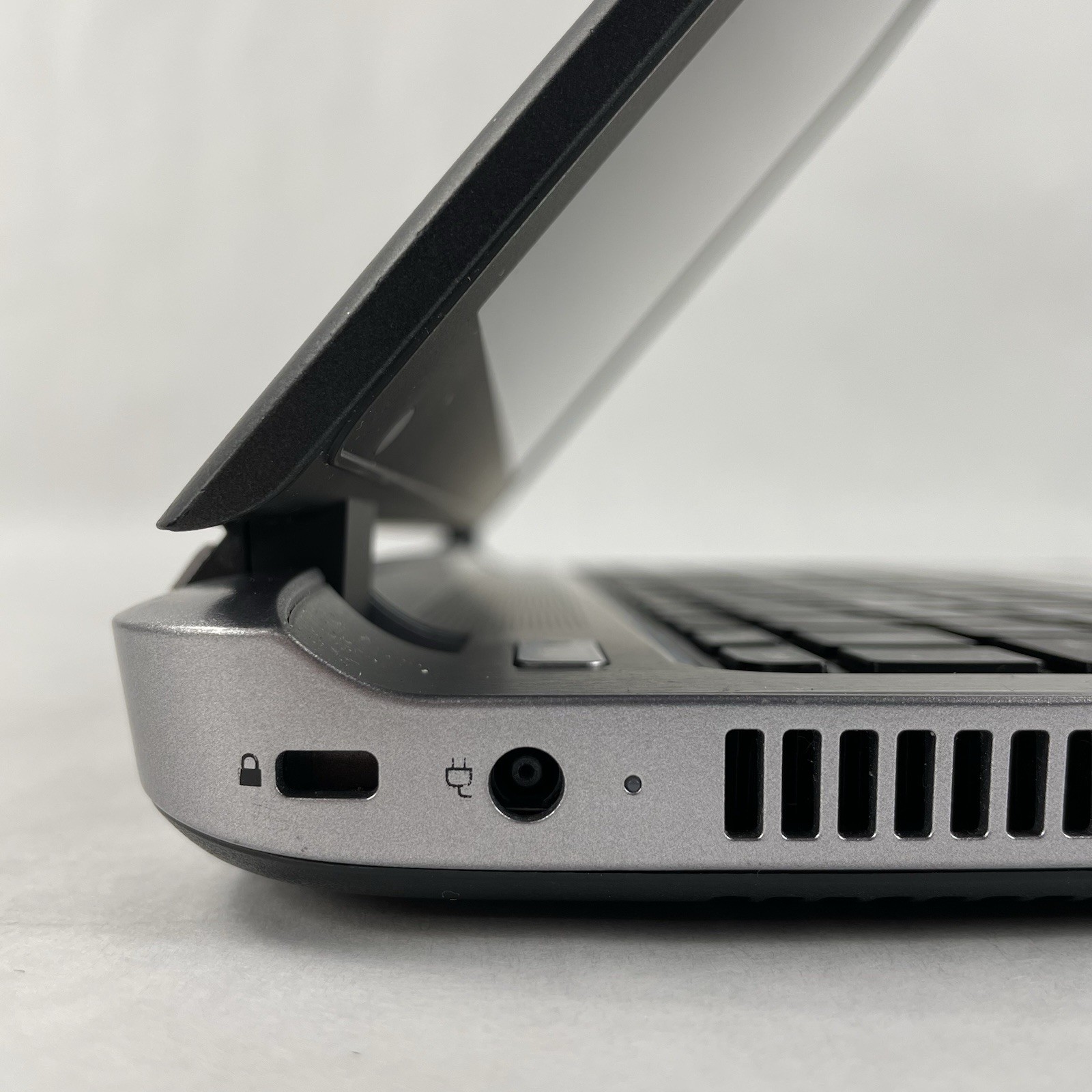 HP ProBook 450 G3 15.6″ i5-6200U 2.30 GHz 4 GB RAM No SSD No OS No Batt READ