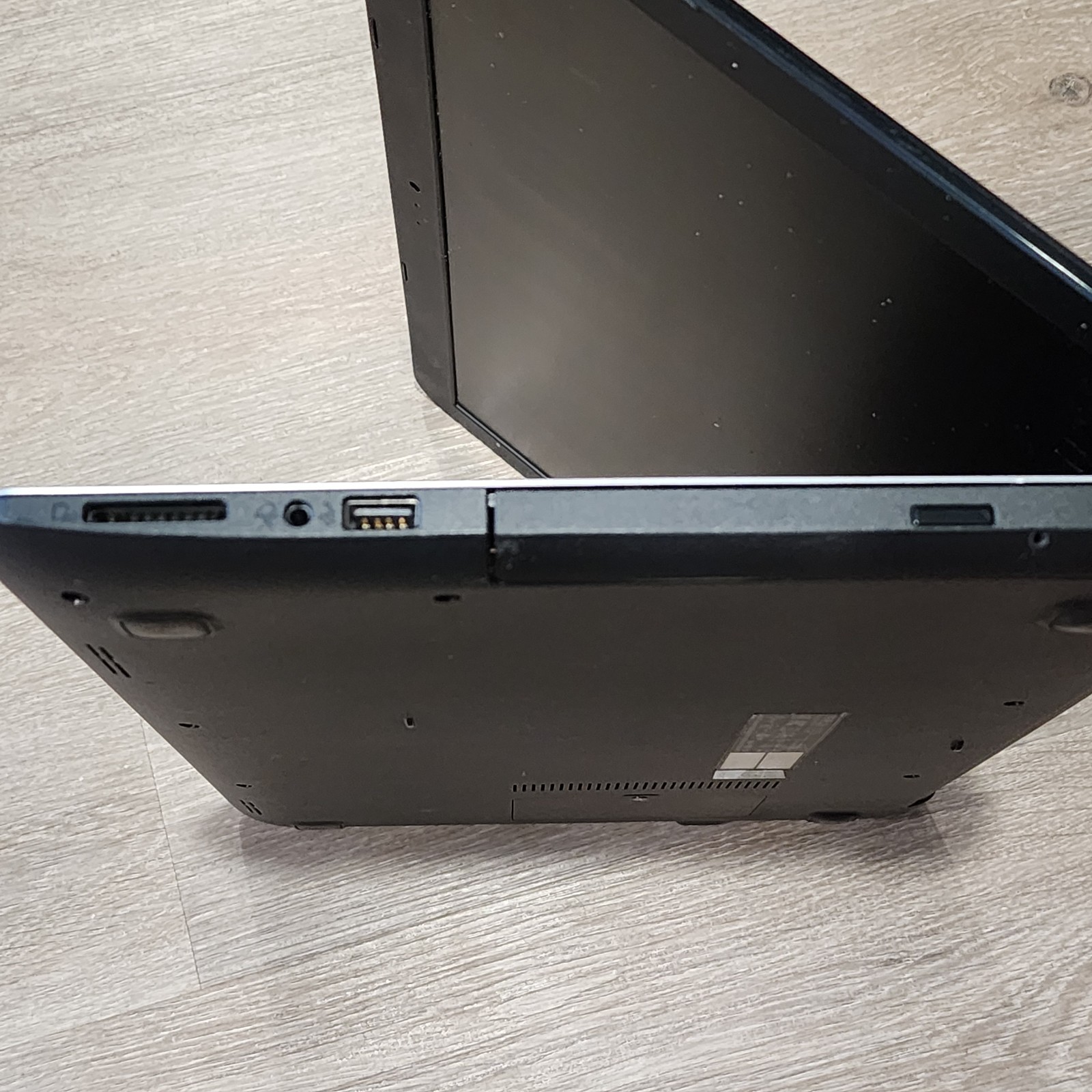 ASUS R556L Laptop – Intel Core I5 – As-Is – for Parts – Untested – Unit Only
