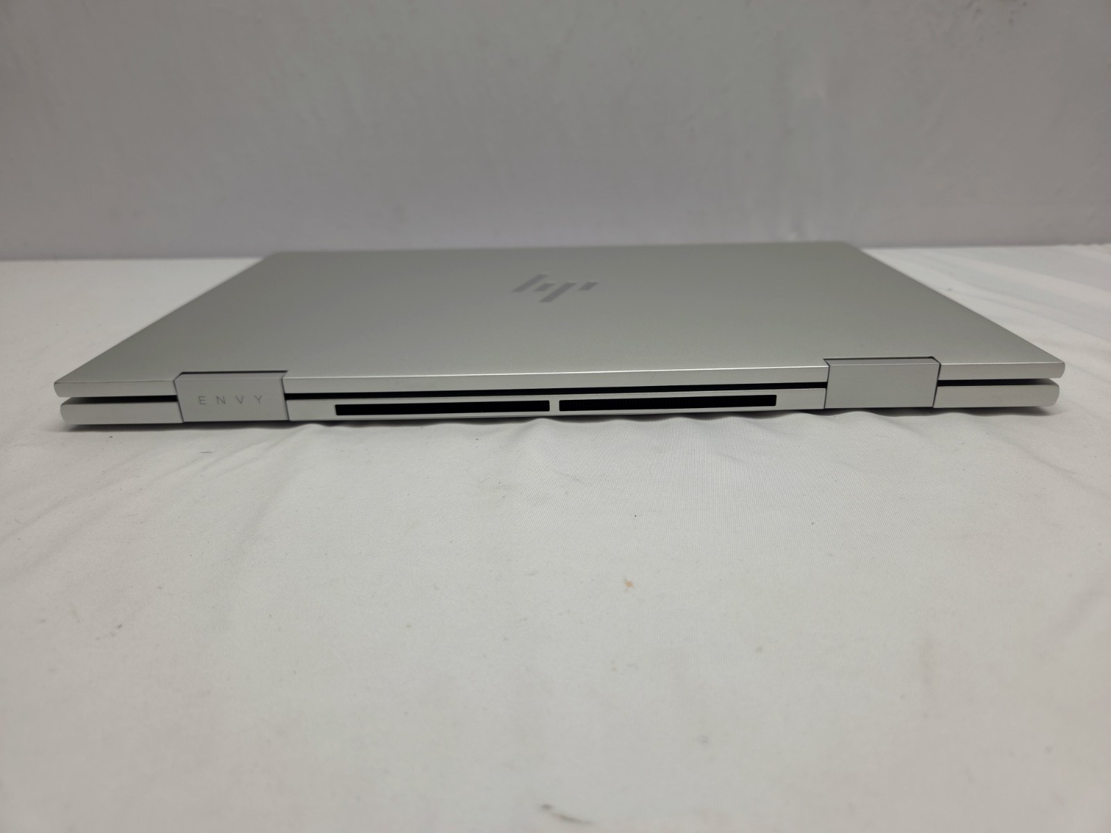 HP ENVY x360 15-ES2050WM 15.6″ Intel Core i5-1240P 2-In-1 Touch Display AS-IS