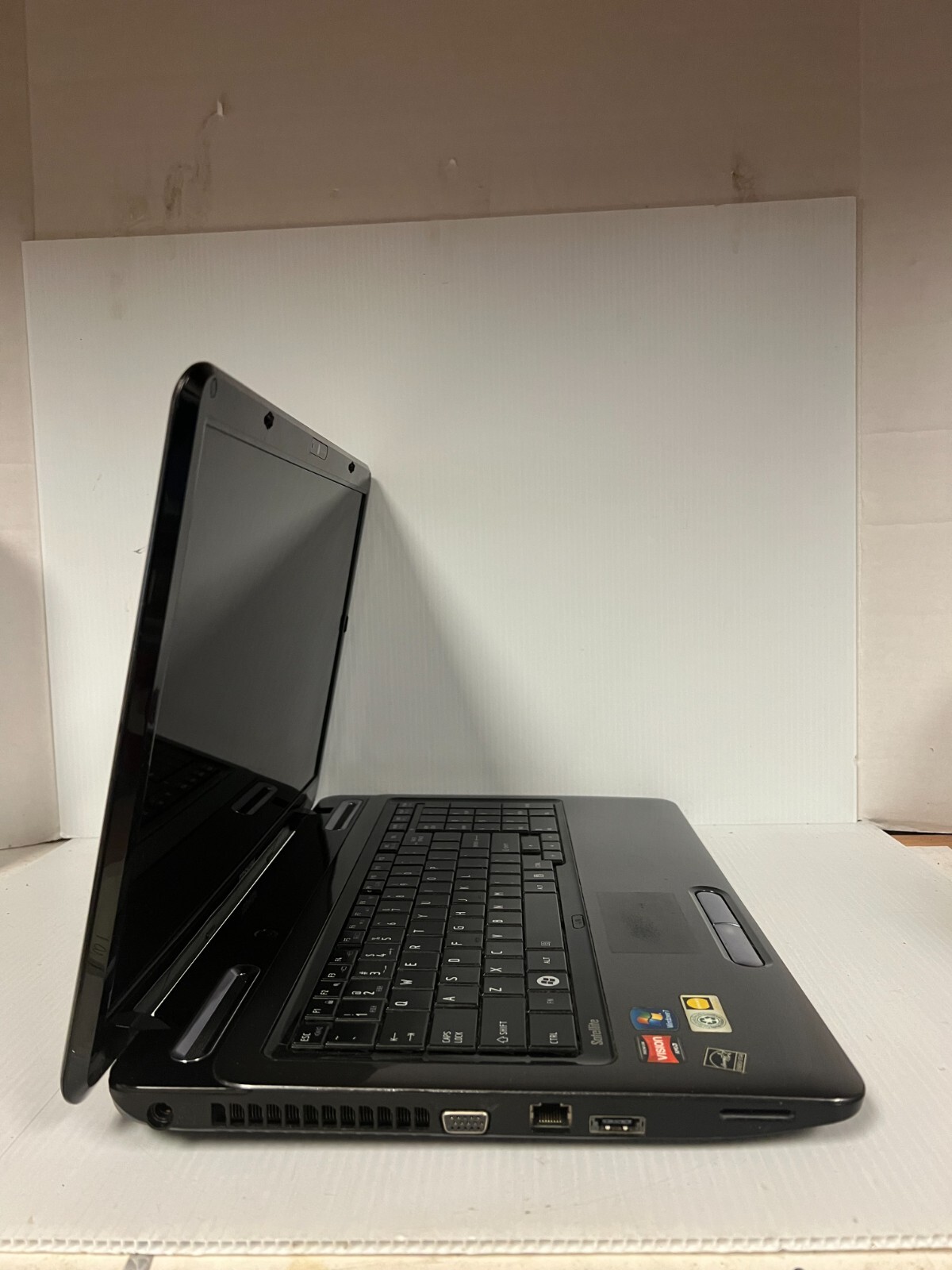 TOSHIBA Satellite 15.6″ Laptop, AMD Vision, 4GB RAM, No HDD