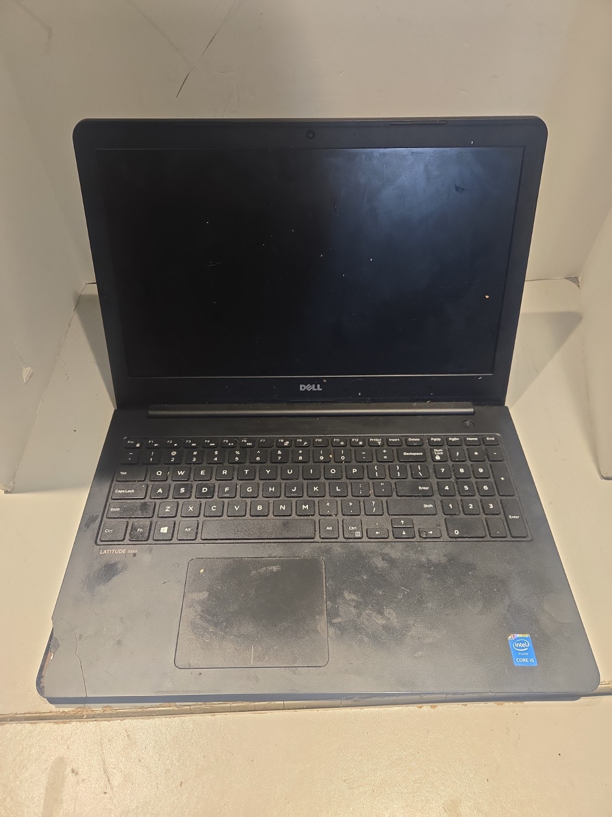 Dell Latitude 3550 Laptop i5-1335U 15.6″ FHD *For parts No Ram No HDD read Desc