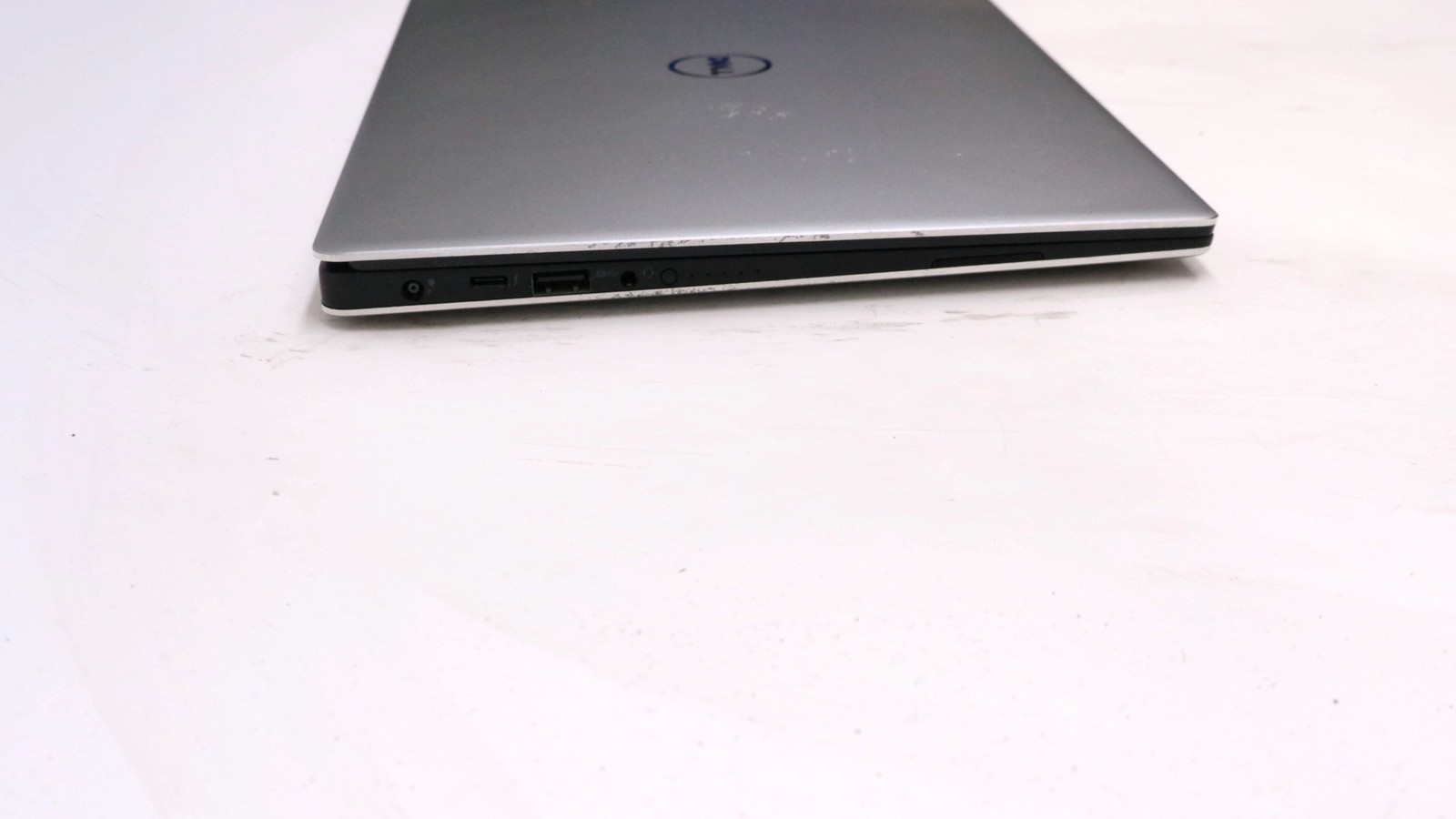 Dell XPS 13 9350 13″ i5-6200u 8GB 128GB – Excellent