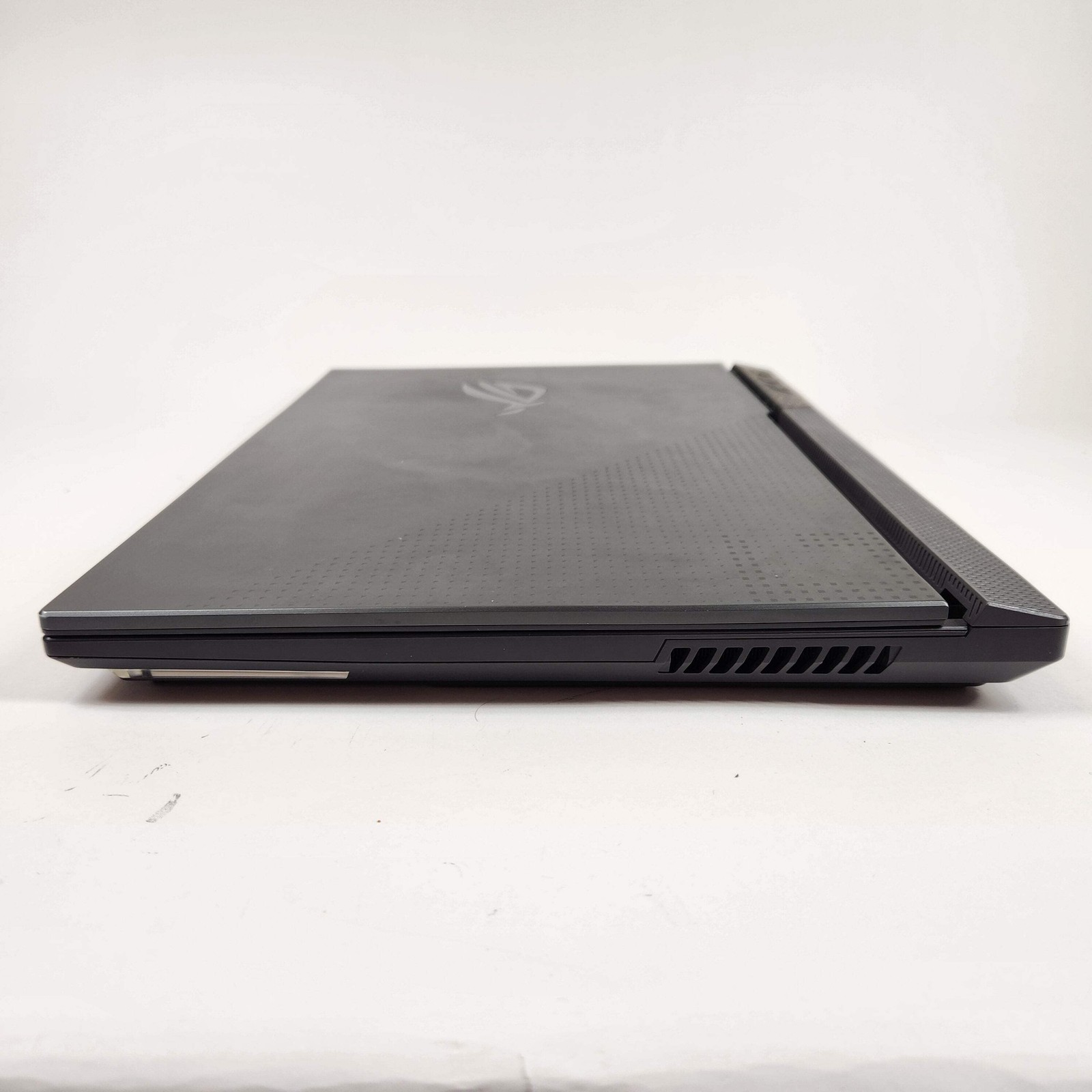 Asus ROG Strix G713P 17.3″ Ryzen 9 7845HX 16GB RAM 1TB SSD GeForce RTX 4060