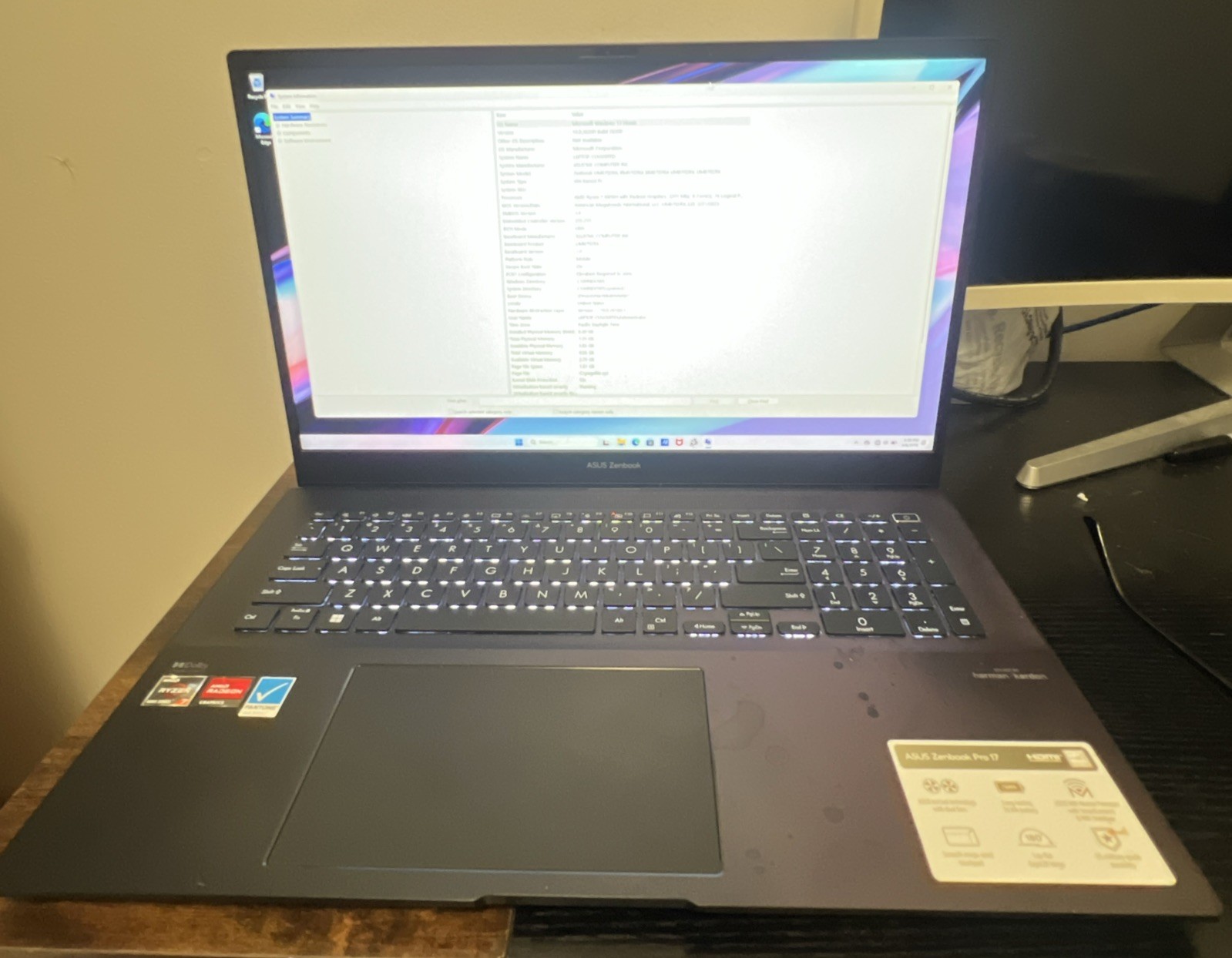 Asus Zenbook UM6702RA. AMD Ryzen 7 6800h. Radeon Graphics. 8gb Ram. 512gb SSD
