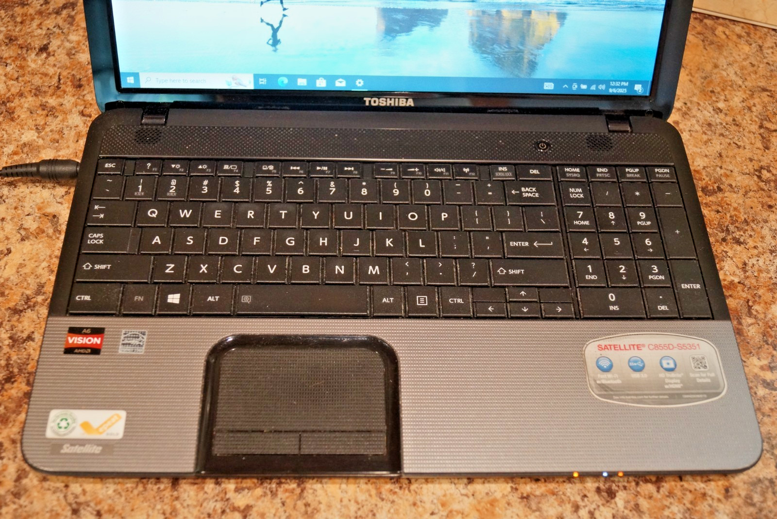 Active 22H2 Version WIN10 PRO Toshiba C855D AMD A6@2.70GHz,4GB RAM,720GB HDD
