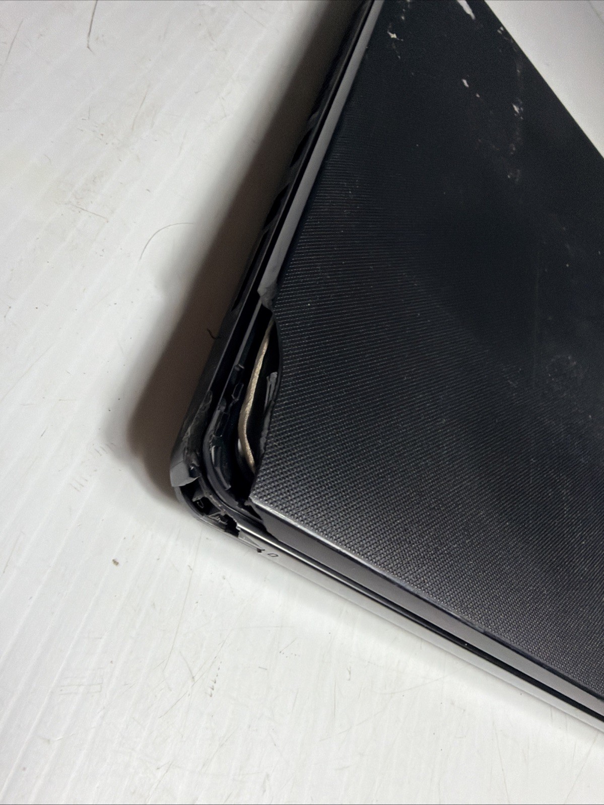Dell Inspiron 3558 15″ Laptop i3-5015u 4gb Ram No Drives Boots Bios