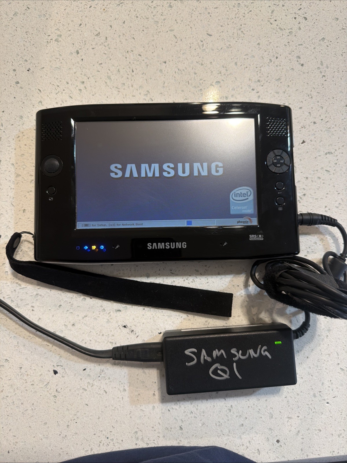 Samsung Q1 Handheld PC ( Model NP-Q1-V004/SEA ) WINDOWS XP Locked ** SUPER RARE