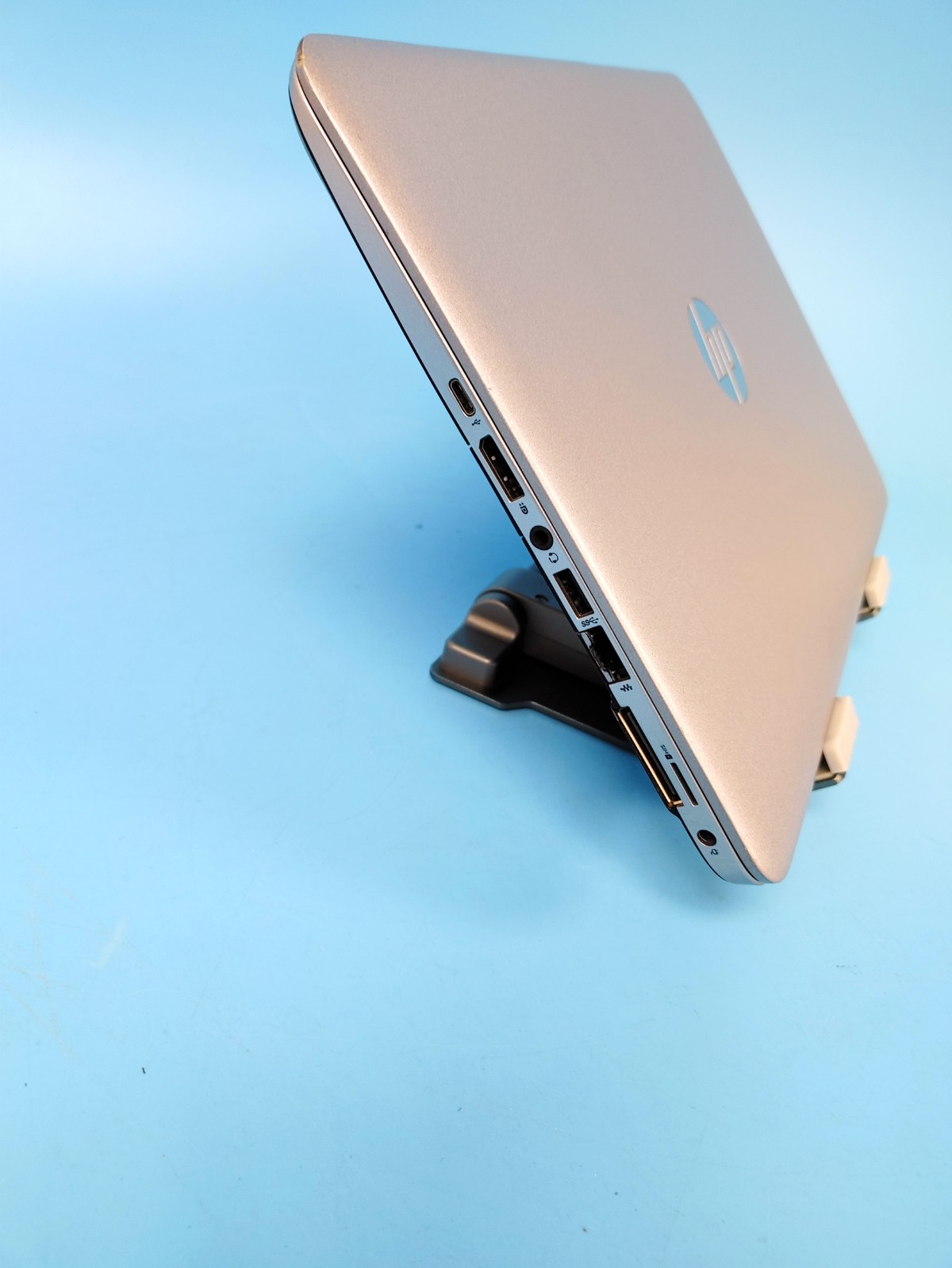 HP EliteBook 840 G4 2ST57US 14 i7-7600U 2.8 8GB 256GB SSD WINDOWS 10 PRO