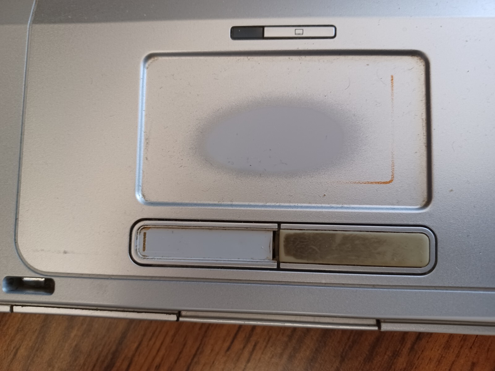 Compaq Presario V2000 AMD Turion 64 @1.8GHz 1GB RAM NO hard drive or power cord
