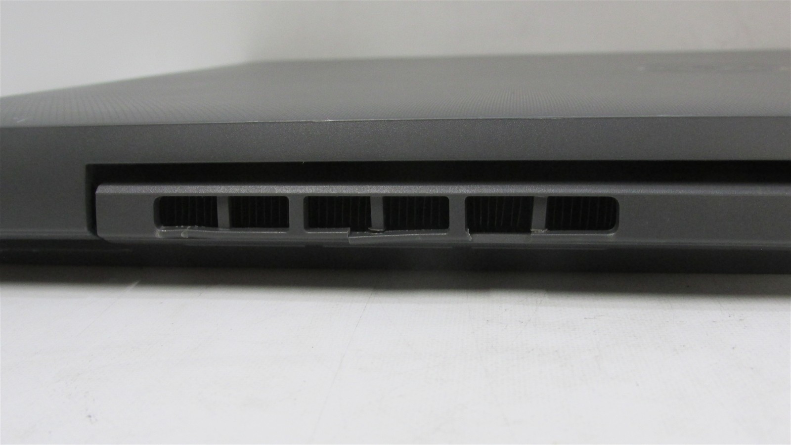 Dell Latitude 3540 i5-1335U 1.3GHz 16GB 256GB NVME 15.6″ W11P DMG/NO BAT/SPOTS