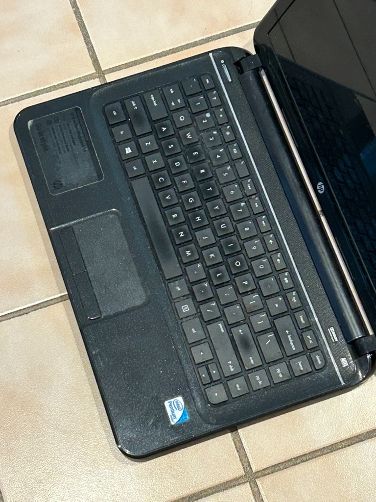 HP Pavilion Sleekbook 14 – Intel Pentium – 4GB RAM – 320GB HDD – Windows 10