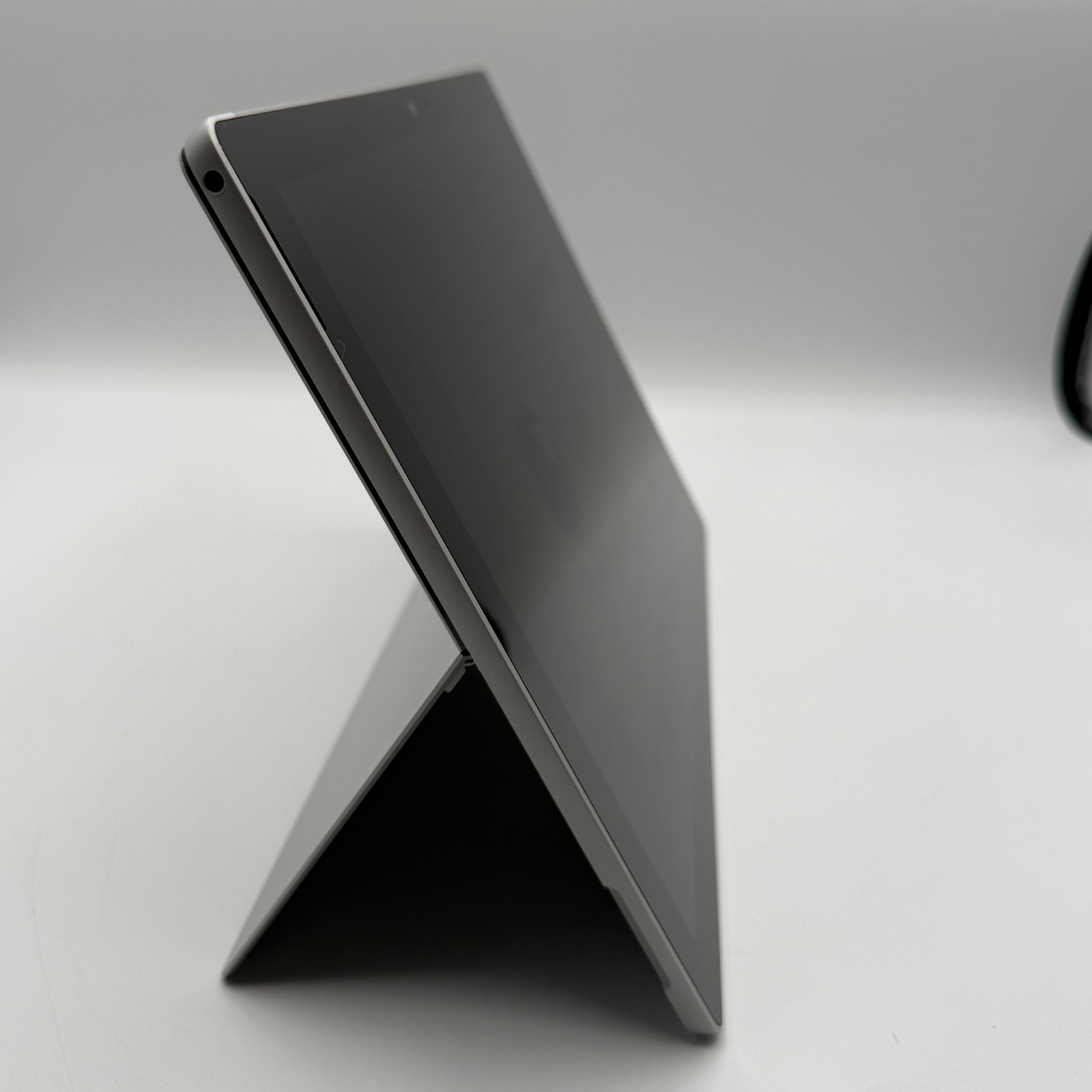 Microsoft Surface Pro 5 1796 i5-7300U 8GB RAM 128GB SSD 12.3″ Tablet Silver – C