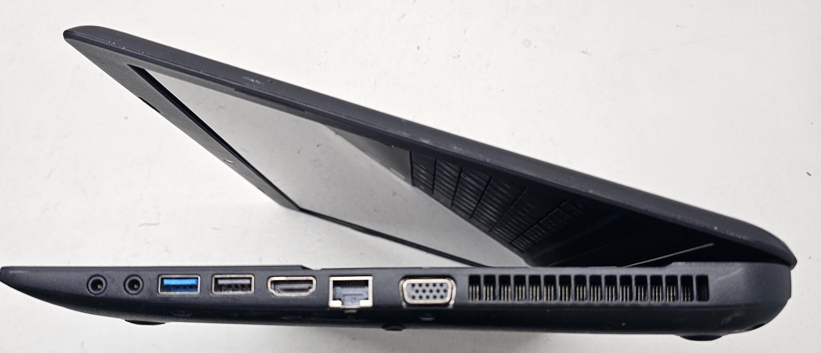 Toshiba Satellite C75D 17.3″ Laptop AMD A8-6410 6GB Ram 750GB HDD NO OS (FL)