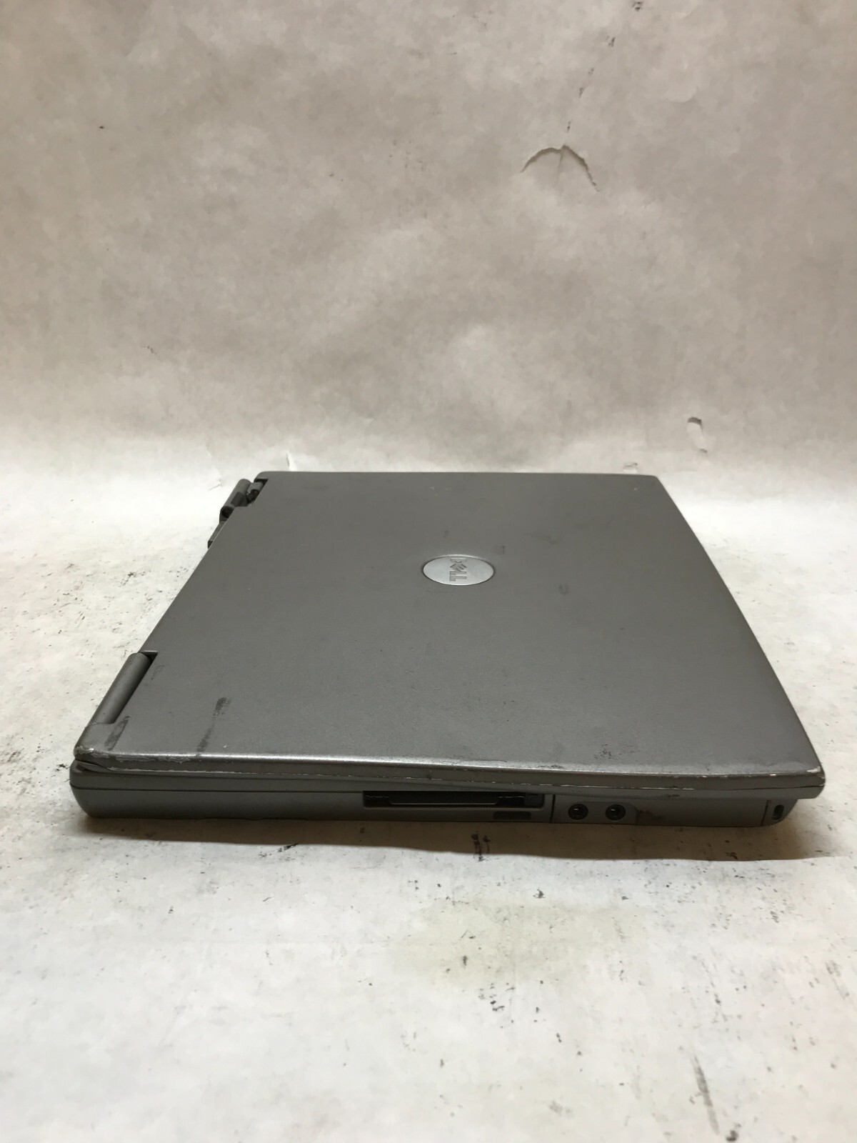 Dell Latitude D600 14.1″ Intel Pentium NO RAM NO HDD/OS For Parts NO POWER – DW