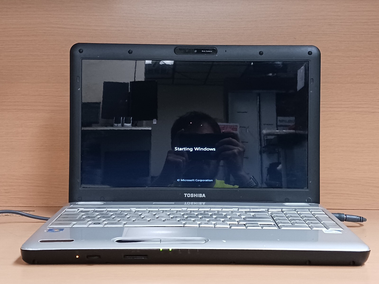 Toshiba Satellite L505-ES5018 Laptop Intel CPU 300 GB HD 8 GB RAM Win 7 FPONW