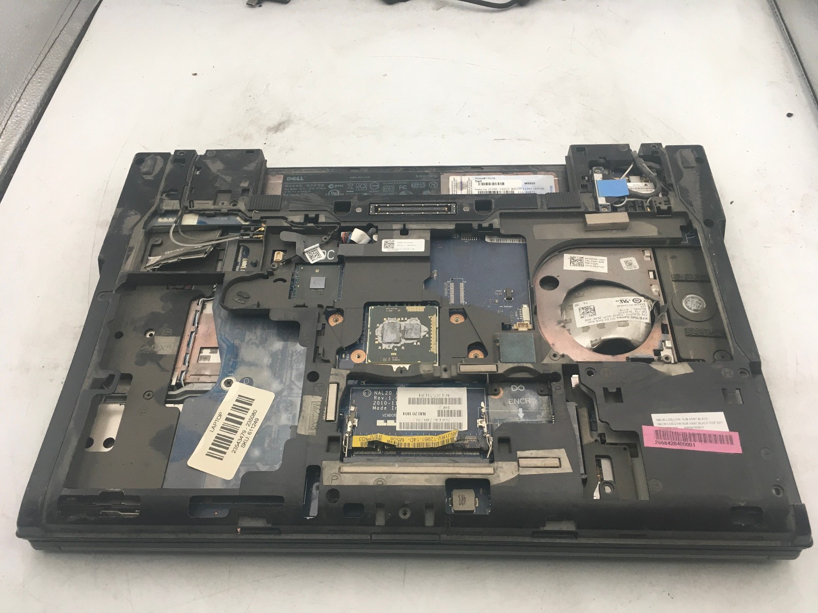 DELL INSPIRON 15 PP30LA – FOR PARTS/DRILLED MOBO – INTEL CORE 2 DUO – NO RAM -BB