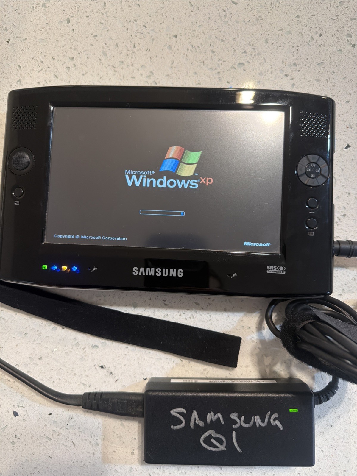 Samsung Q1 Handheld PC ( Model NP-Q1-V004/SEA ) WINDOWS XP Locked ** SUPER RARE