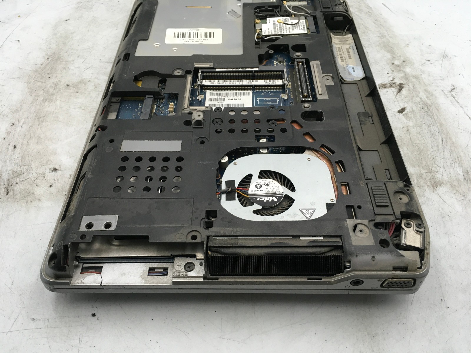 DELL LATITUDE E6320 – FOR PARTS / NO POWER – INTEL I5 – NO RAM -READ DESC – BB