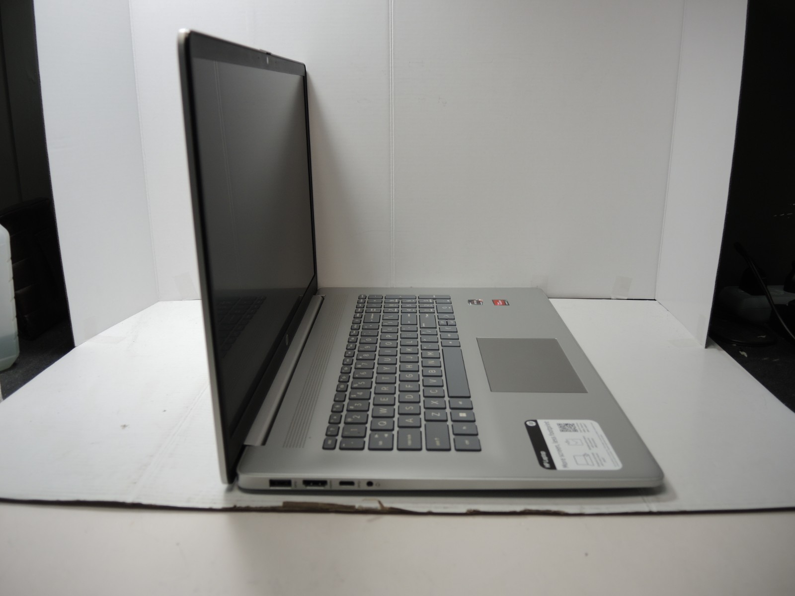 HP 17″ Laptop 17-cp2033dx | Ryzen 3 8GB | DEAD For Parts Repair “AS-IS” No SSD
