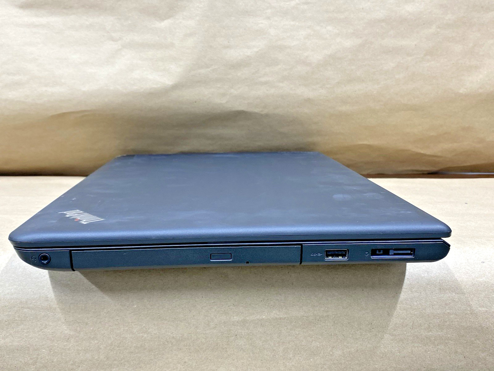 Lenovo E565 – 15.5′ 1366×768 – AMD A6-8500P – 4GB – 128GB SSD – Win 10 Pro