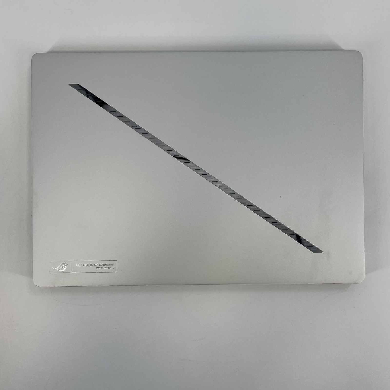 Asus ROG Zephyrus G14 GA403 120Hz QHD+ 4.0GHz Ryzen 9 8945HS 32GB 1TB RTX 4070
