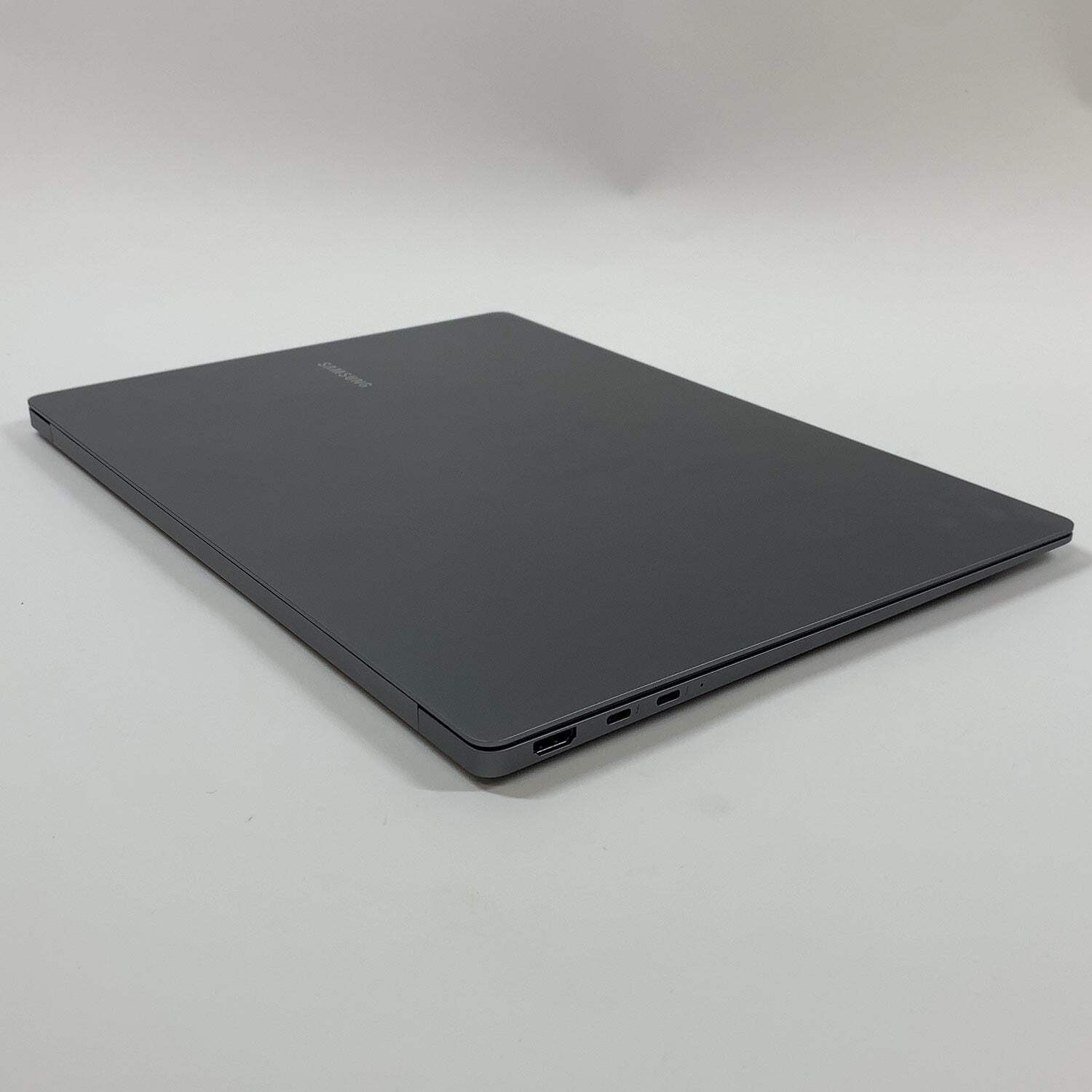 Samsung Galaxy Book5 Pro NP960XHA 16″ Core Ultra 7 258V 2.2GHz 32GB RAM 1TB SSD