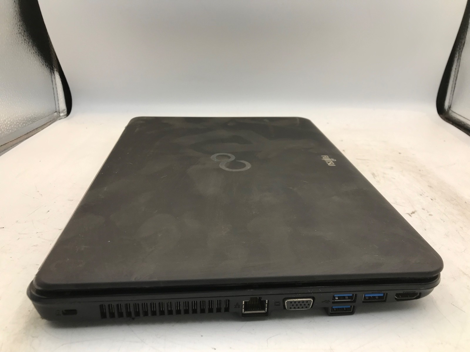 Fujitsu LifeBook LH532 Intel Core i3 NVIDIA GeForce GT 620M- 14″ -BAD JACK-MZ