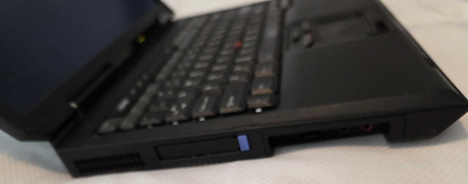 Vintage IBM ThinkPad R40 Windows XP Pro Factory Restore Pentium M Working