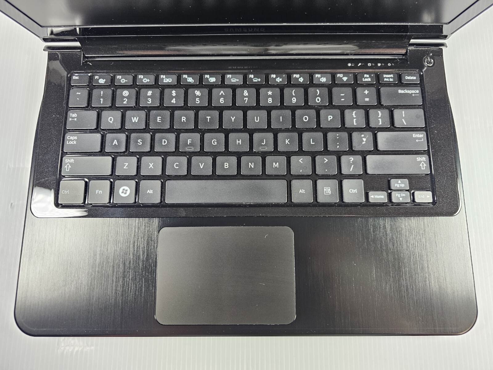 Samsung 900 Intel Core i5-2537M 1.4GHz 4GB NO HDD LAPTOP