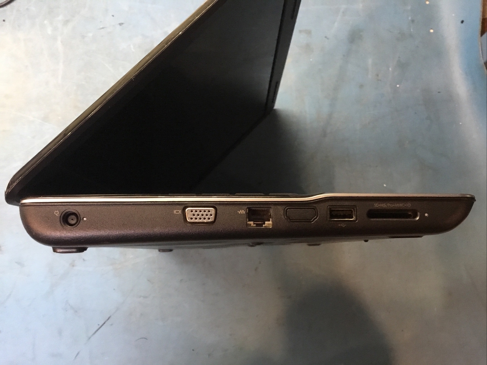 Compaq Presario CQ60 AMD Athlon Dual-Core 2.0GHz, 2GB RAM, 250Gb HDD, Win 10- J1