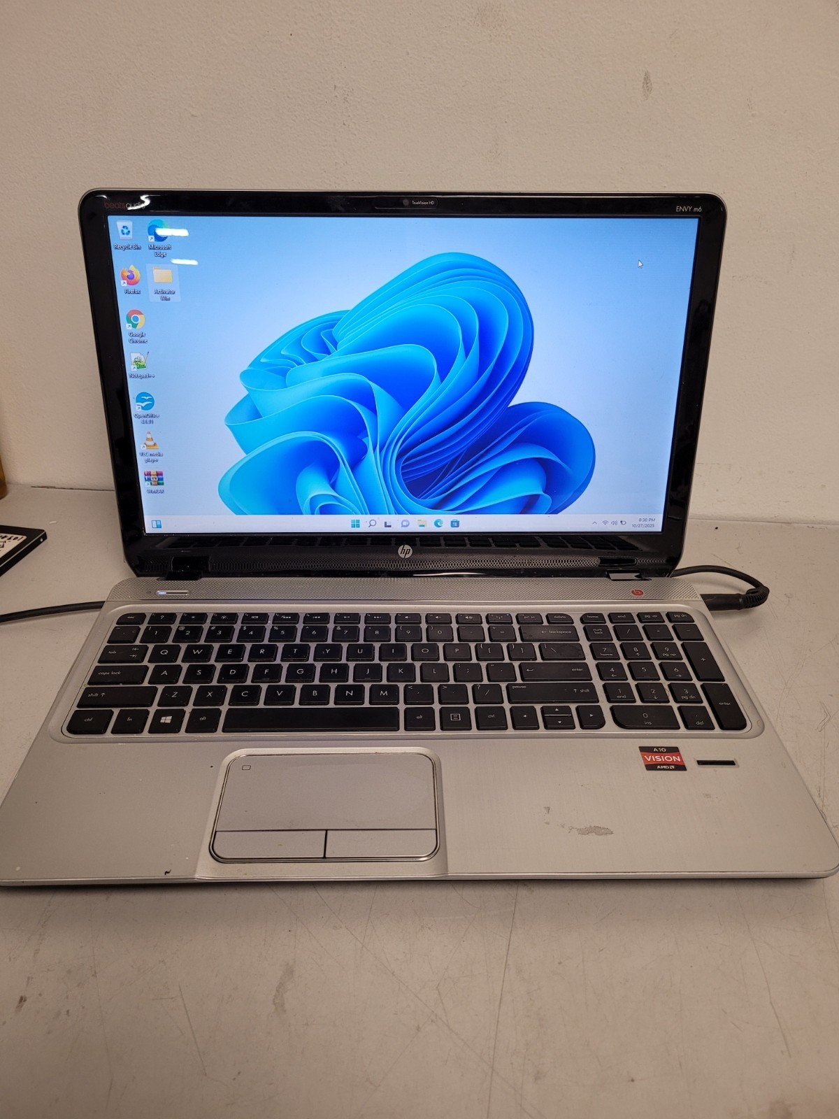 Hp Envy M6 notebook amd a10 4600m 2300mhz 8gb ram 256gb ssd charger CND3140H8J