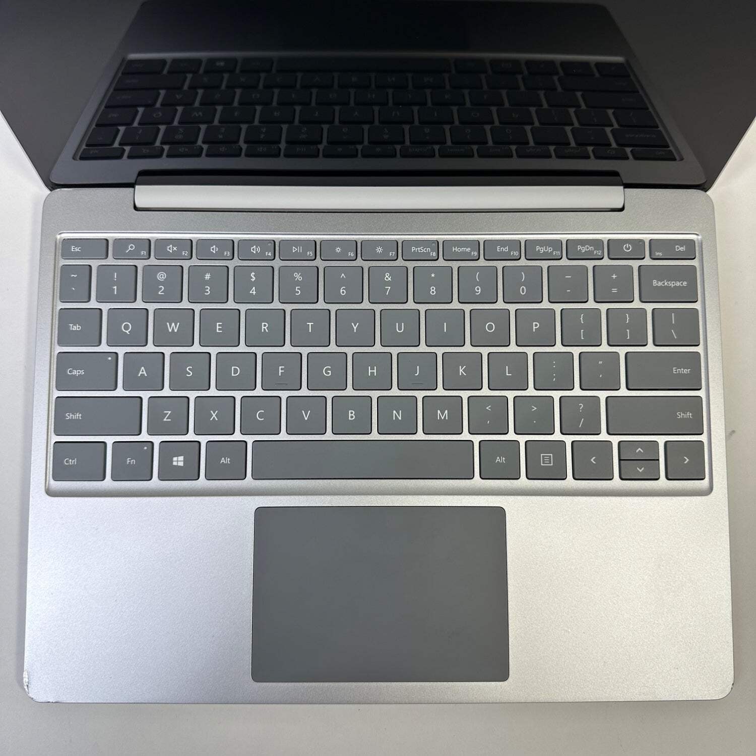 Microsoft Surface Laptop Go 1 1943 12.4″ i5-1035G1 1.0GHz 4GB RAM 64GB SSD