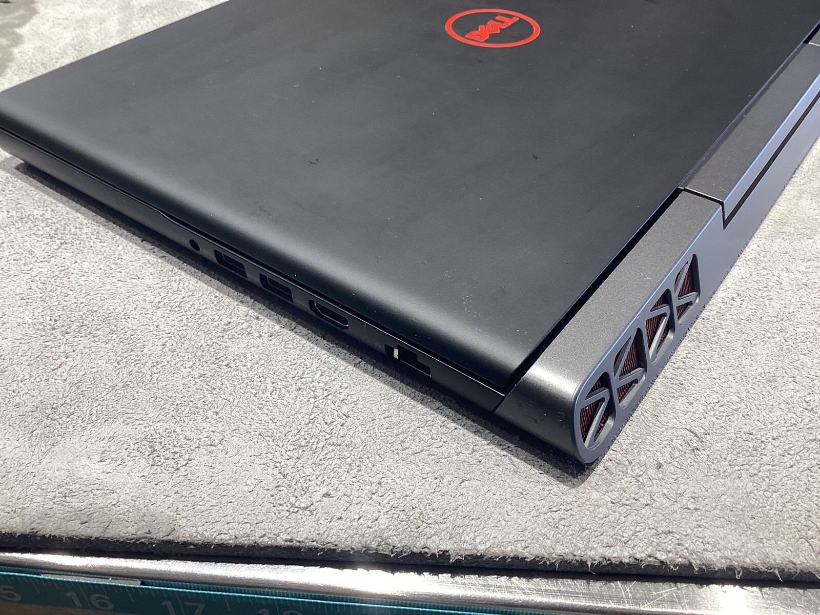Dell Inspiron 15 7000 Gaming Laptop PC P65F CORE i5 7th Gen 8Gb 256Gb QZ01