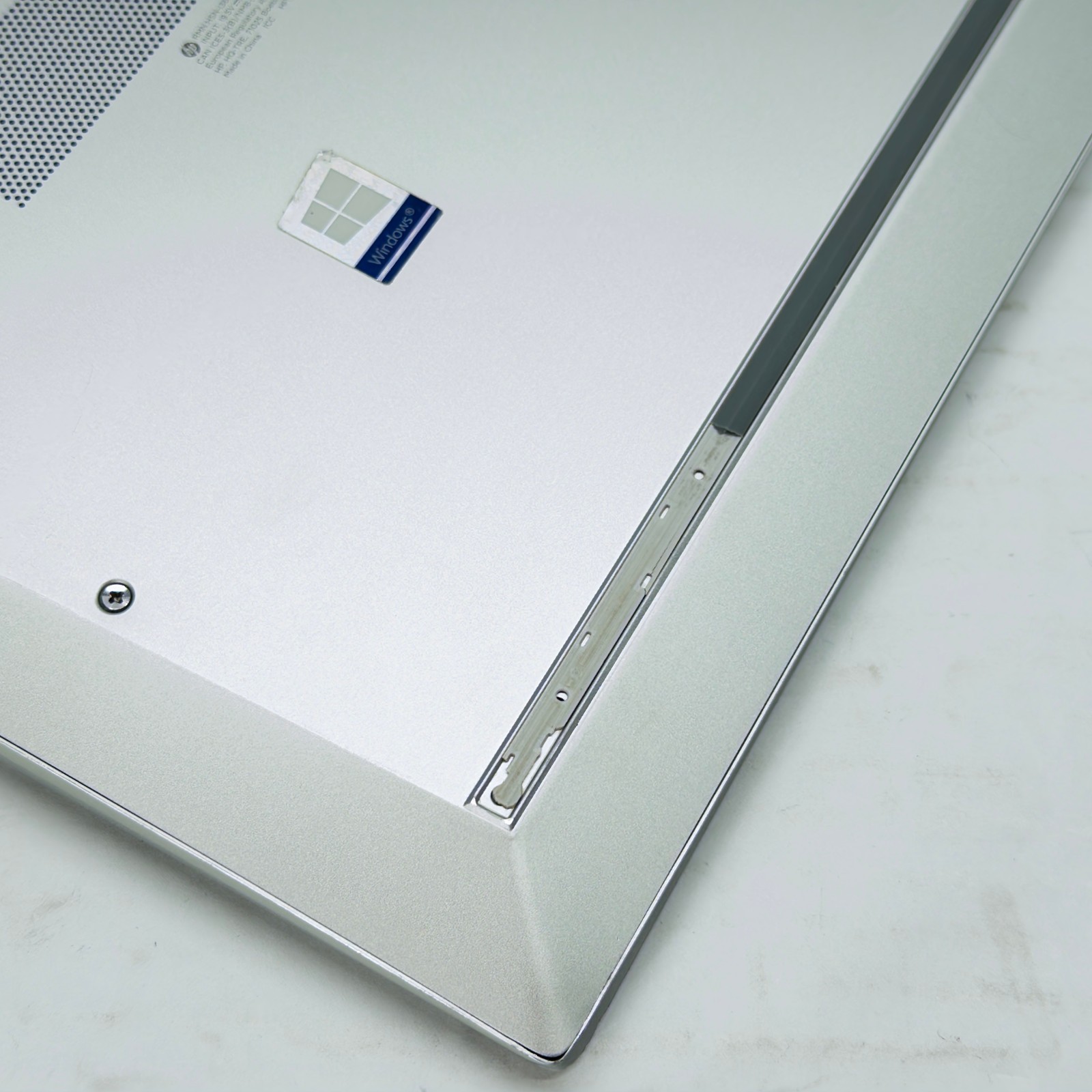 HP EliteBook 840 G7 i7-10510U 4c 8t NO RAM OR STORAGE CRACKED DISPLAY
