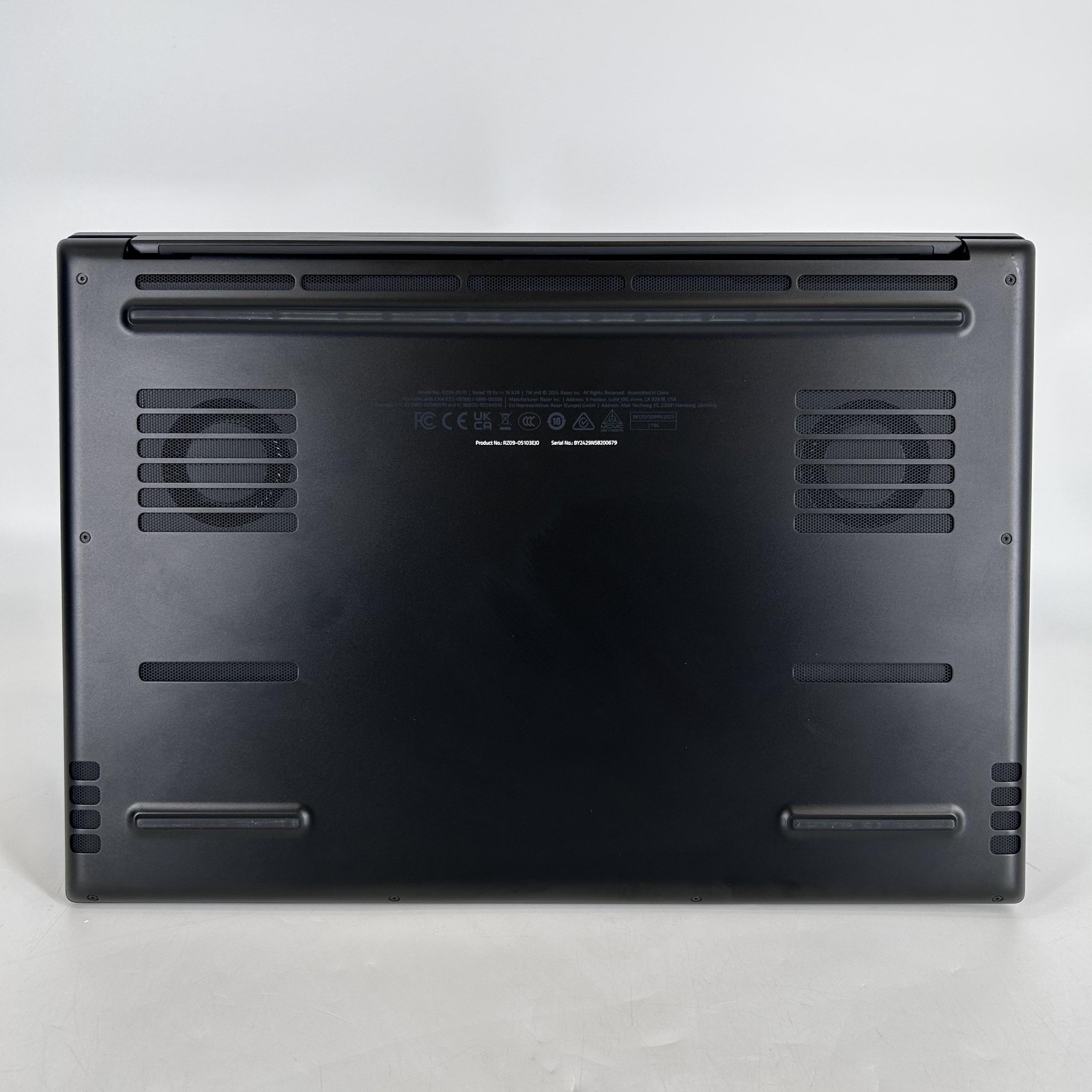 Razer Blade 16 Black 120Hz UHD+ 2.2 GHz i9-14900HX 96GB 4TB/4TB NVIDIA RTX 4090
