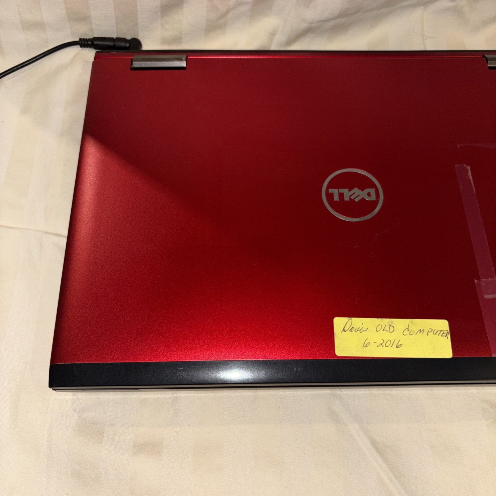 Dell Vostro 3750 – 17.3″ Intel i5-2410M 2.30GHz 8GB RAM – no hdd – boots to bios