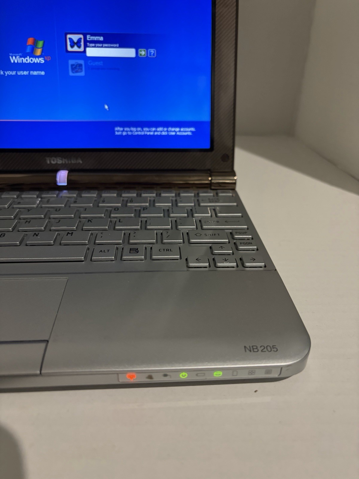 Toshiba NB305-N410BN-G 10” Netbook Intel Atom Windows 7 Starter Locked to user