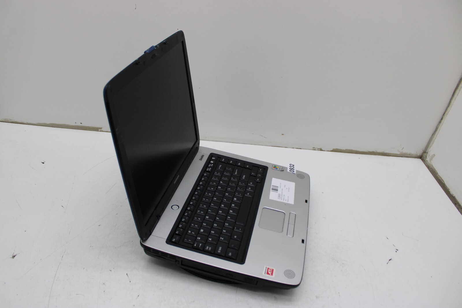 Toshiba Satellite A65-S1062 Laptop Intel Celeron 192MB Ram No HDD or Battery