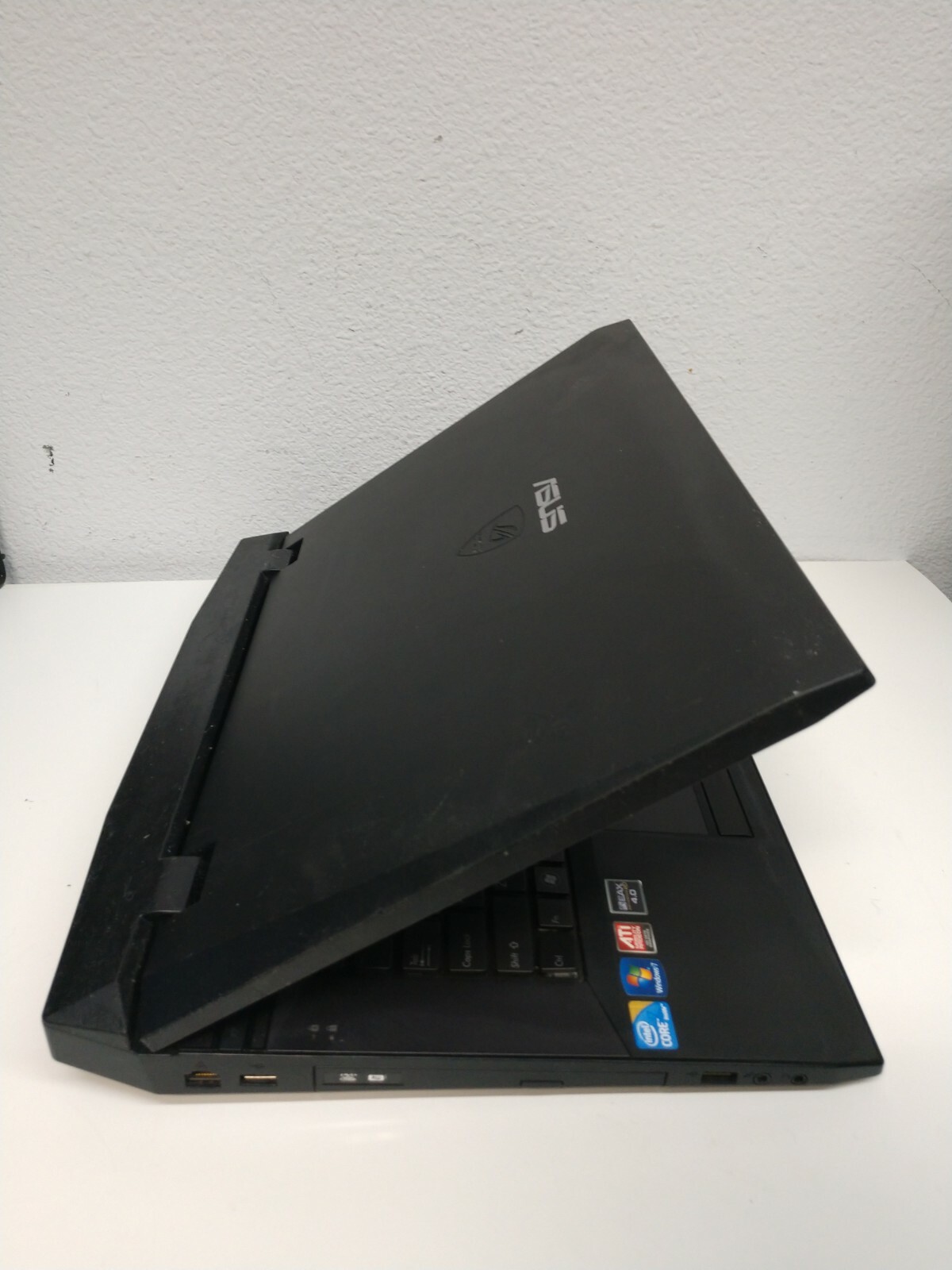 ASUS G73J 17.3″ Intel Core i7 Q720 1.60GHz 6GB DDR3 256GB SSD DVD Win10 AMD 5800