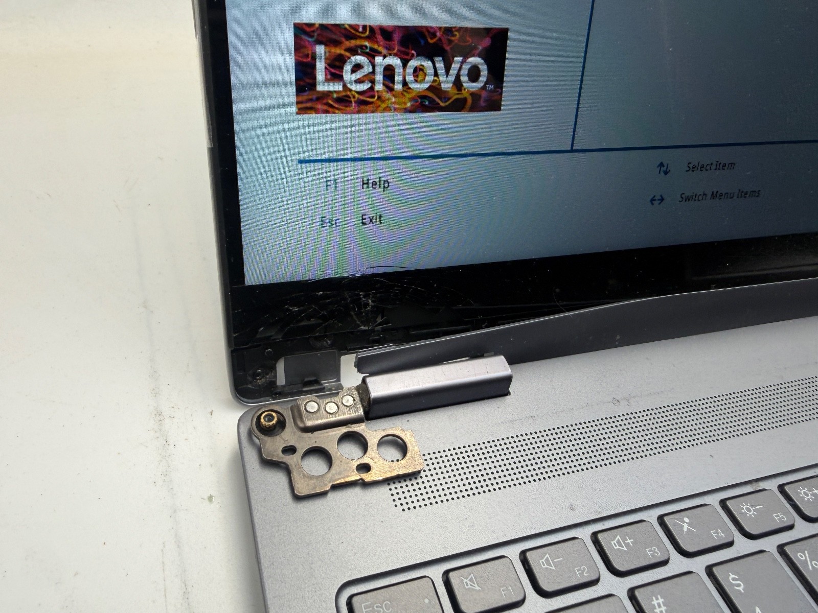 Lenovo IdeaPad 5 16IRU9 2in1 16″ Laptop Core 5 120u 16GB CRACKED GLASS / HINGE