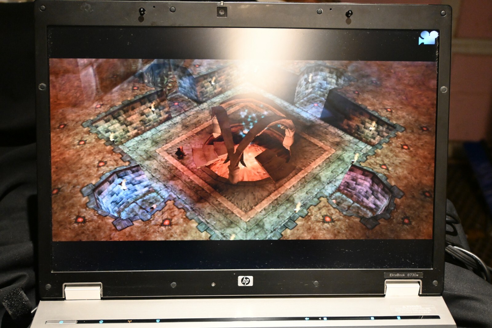 HP EliteBook RETRO GAMING with Alienware Performance 5×4 17″ w/ SSD WinXP 98 95