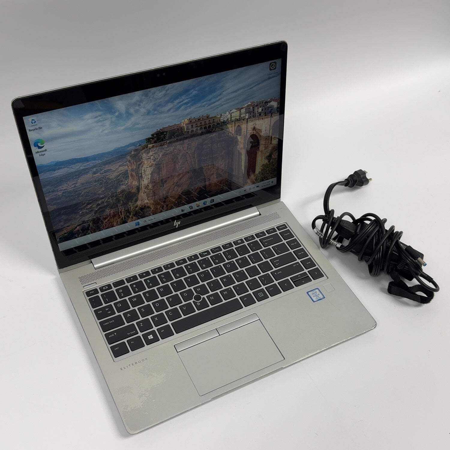 HP EliteBook 3RF07UT#ABA 13.9″ i7-8650U 1.9GHz 16GB RAM 250GB SSD