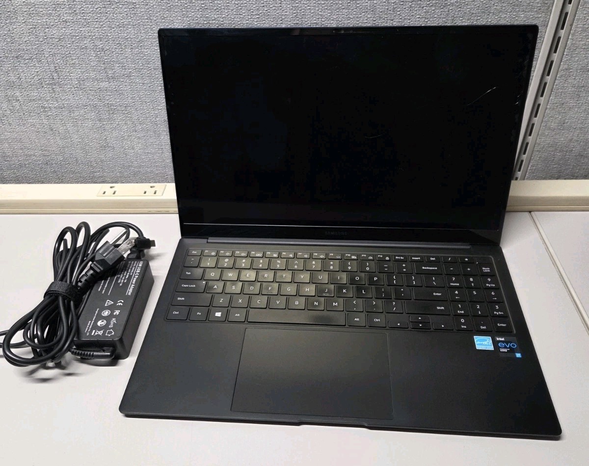 Samsung Galaxy Book Pro NP950XDB 15.6″ Intel Core i7 11th Gen *NO SSD-AS IS-READ