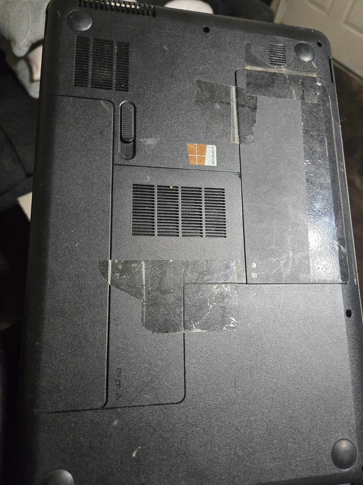 HP 2000 Laptop Windows 8 13.5″ Screen HDD 148 GB 3.60 GB RAM