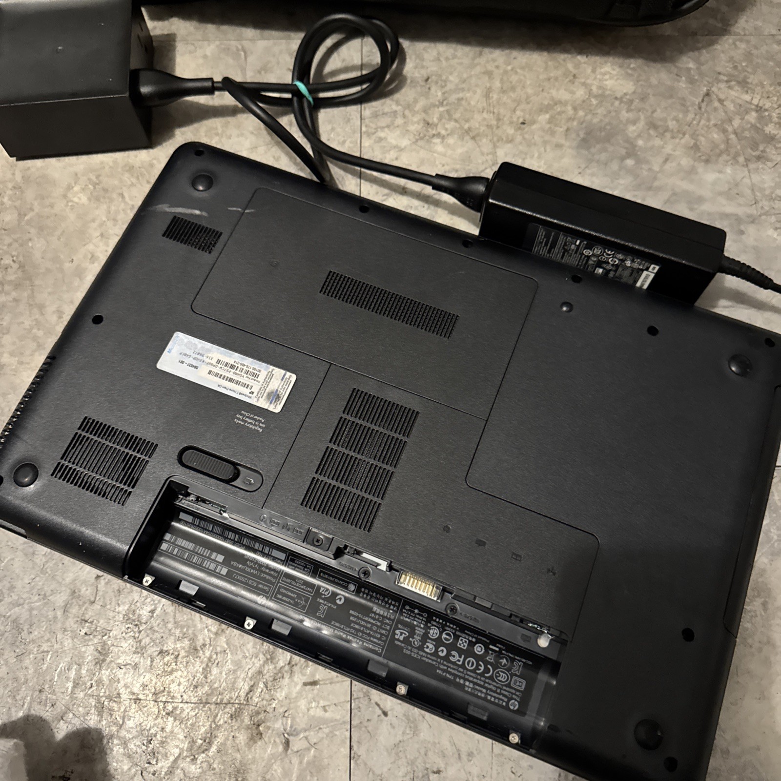 HP 2000-216NR AMD E-350 1600MHz 4gB Ram OEM Windows 7 No Battery 500 GB HDD
