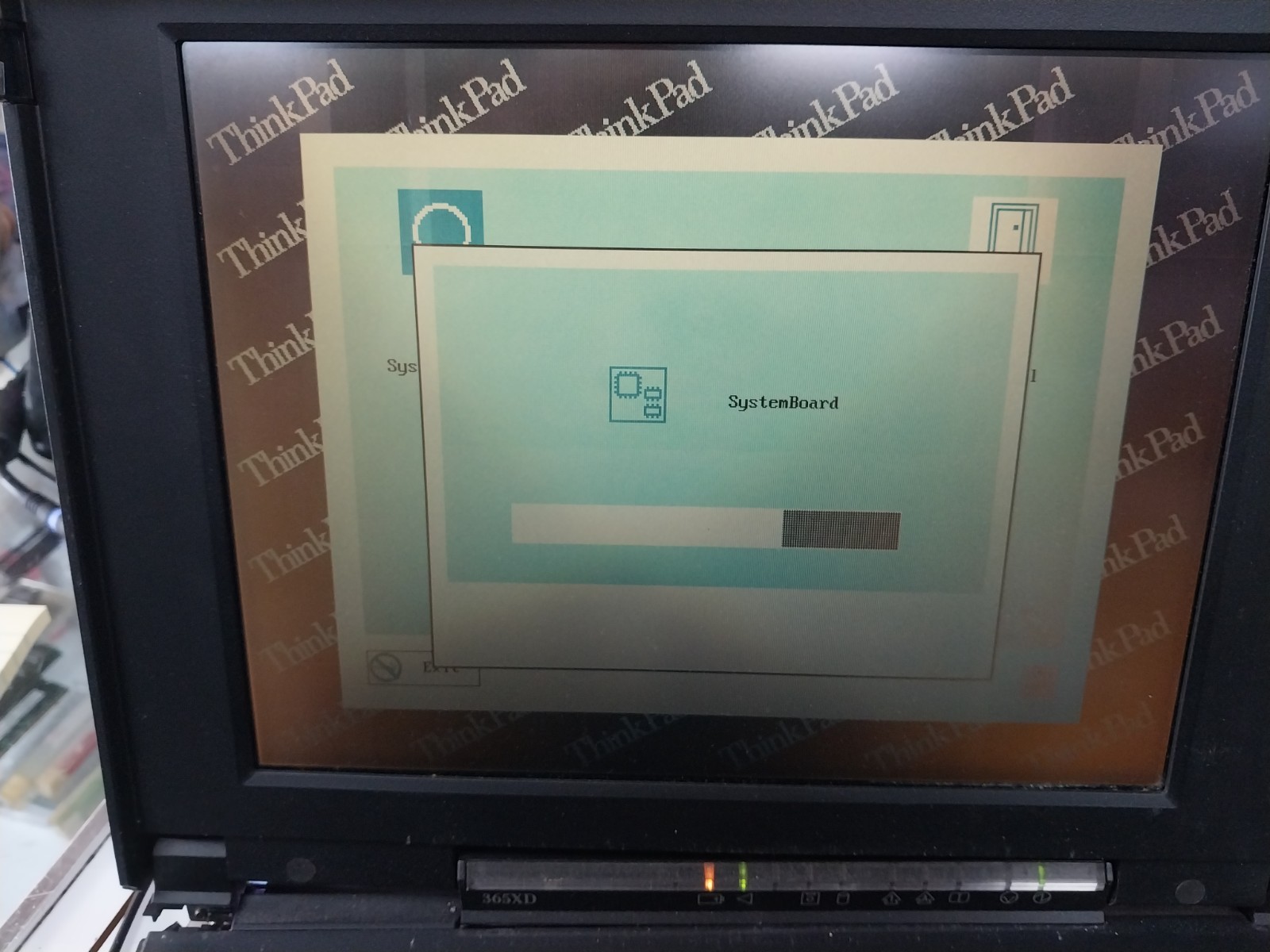 Vintage IBM ThinkPad 365XD with AC adapter & FDD boots to BIOS. Broken Hinge