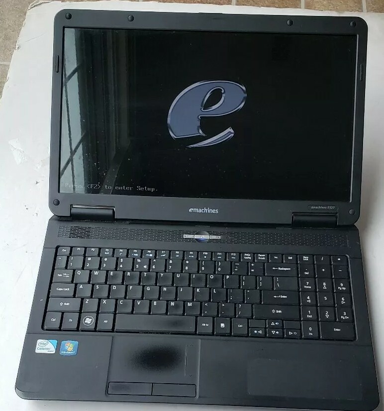 emachines E527 Intel Celeron CPU 900 @ 2.20GHz 3GB RAM 160GB HDD wifi Linux Mint
