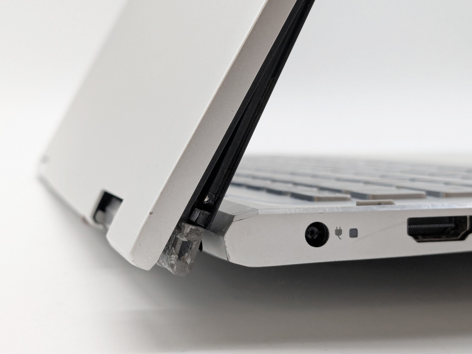 Dell Inspiron 7706 2-in-1 17″ Touch I7-1165G7 512GB 16GB W11 Webcam FP Reader