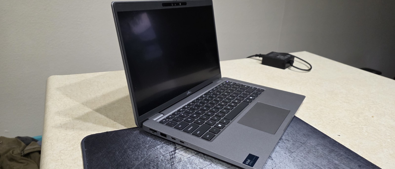 Dell Latitude 5450 14″ FHD TOUCH Core Ultra 7 165U 32GB 512GB NVMe Win 11 Gray